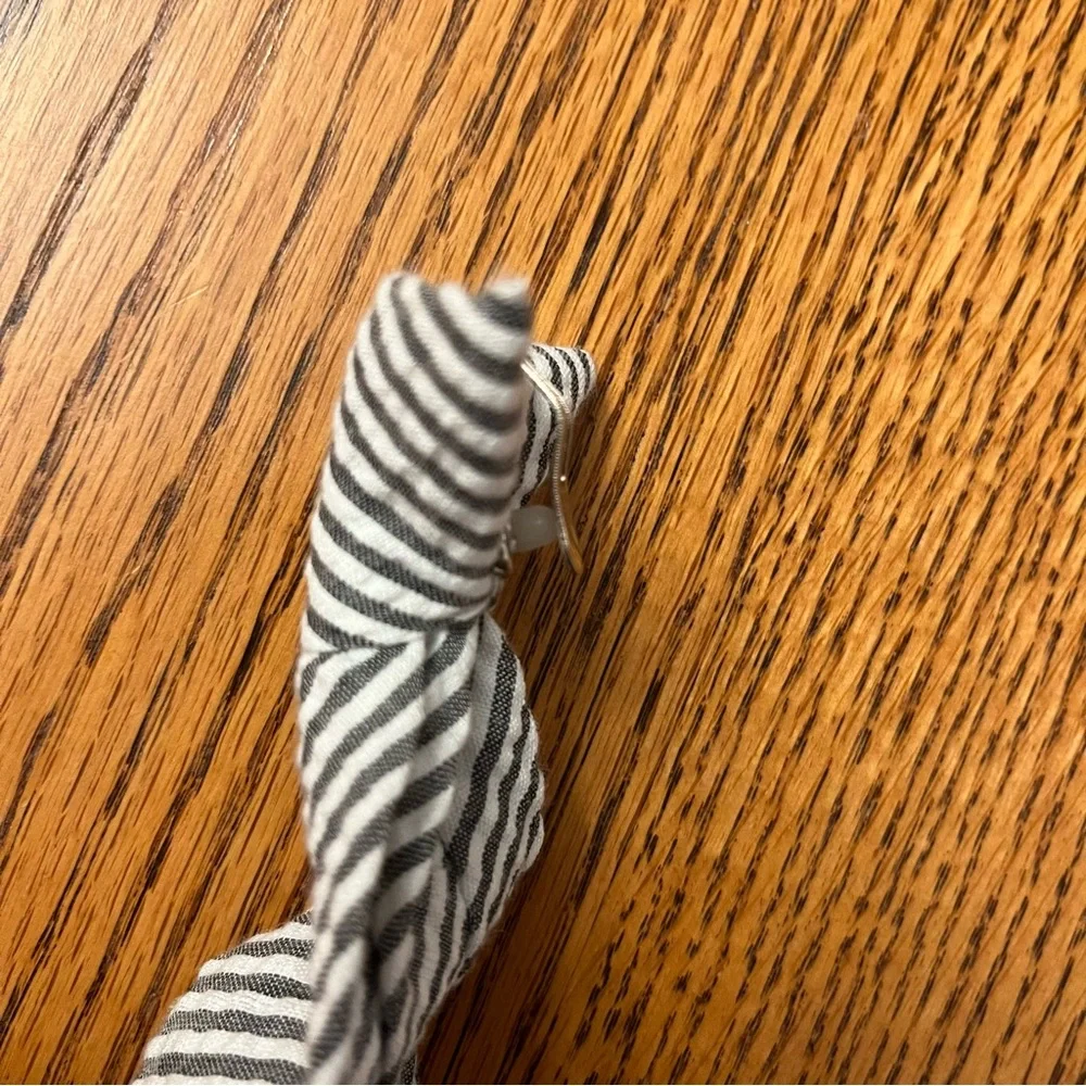 Necktie toddler boys 10.5in gray and white seersucker stripes